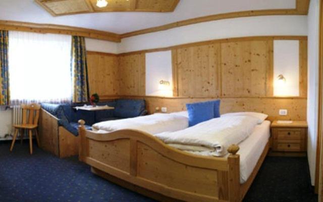 Garni Jasmin Hotel San Cassiano  Room photo